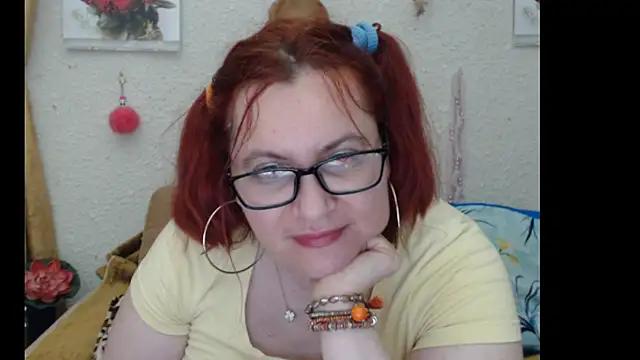 Snapshot of PlayfullMature chatting on 10-17-25, 04:05 PlayfullMature online show from 10-17-25, 04:05