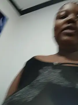 queennapal online show from 06-11-26, 04:15
