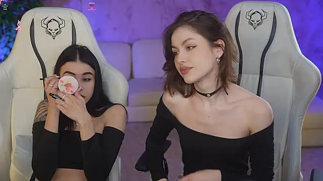 Snapshot of Tina_Breeze chatting on 03-19-25, 03:51 Tina Breeze online show from 03-19-25, 03:51