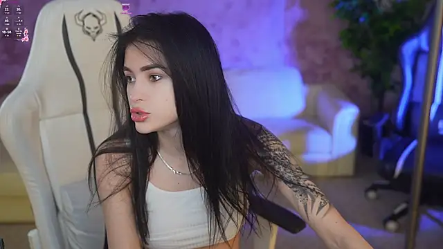 Snapshot of Tina_Breeze chatting on 03-18-25, 07:55 Tina Breeze online show from 03-18-25, 07:55
