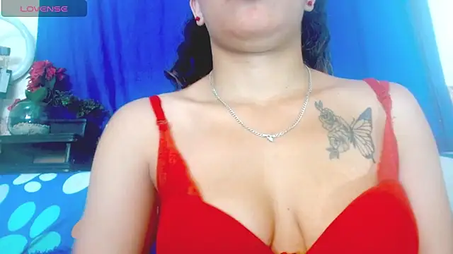 Snapshot of Eva_Hoot chatting on 04-27-26, 02:26 Eva Hoot online show from 04-27-26, 02:26