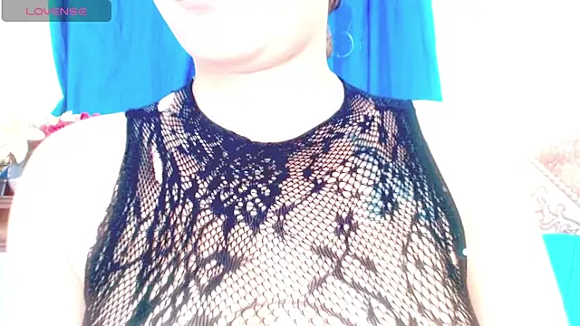 Snapshot of Eva_Hoot chatting on 05-19-26, 02:13 Eva Hoot online show from 05-19-26, 02:13