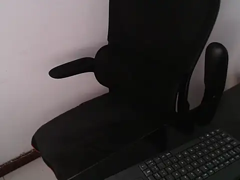 Snapshot of TopDaddy23 chatting on 02-25-26, 12:27 TopDaddy23 online show from 02-25-26, 12:27