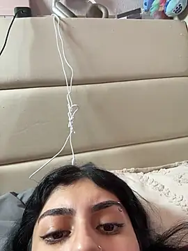 ThickerThanYoBitch online show from 11-13-25, 04:00