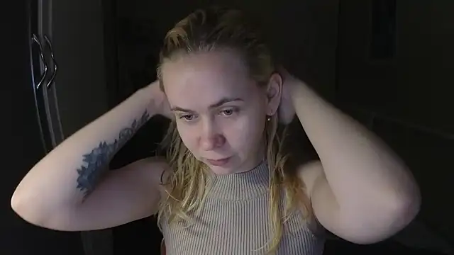 Snapshot of Riley_Roo chatting on 02-15-26, 04:39 Riley Roo online show from 02-15-26, 04:39