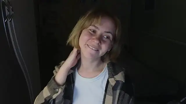 Snapshot of Riley_Roo chatting on 05-28-26, 06:14 Riley Roo online show from 05-28-26, 06:14