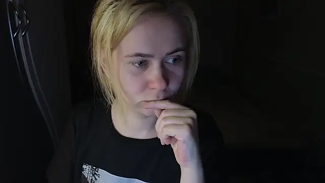 Snapshot of Riley_Roo chatting on 02-01-26, 04:49 Riley Roo online show from 02-01-26, 04:49