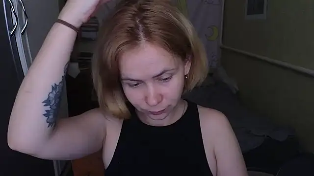 Snapshot of Riley_Roo chatting on 05-19-26, 09:49 Riley Roo online show from 05-19-26, 09:49