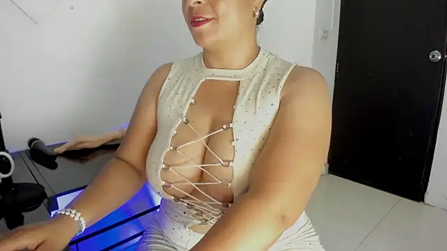 cathaarizti8 online show from 05-26-26, 02:59