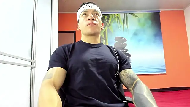 Snapshot of aquiles_51 chatting on 02-15-26, 12:26 aquiles 51 online show from 02-15-26, 12:26