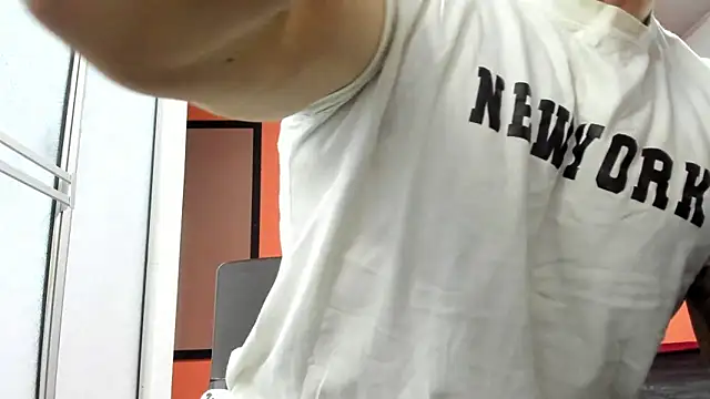 Snapshot of aquiles_51 chatting on 02-04-26, 01:06 aquiles 51 online show from 02-04-26, 01:06