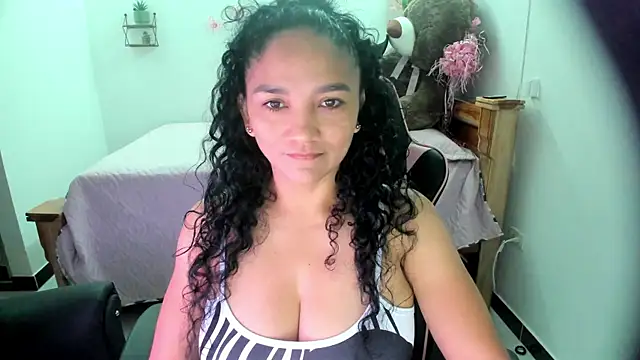 Snapshot of rayza_mature_154 chatting on 10-22-25, 01:54 rayza mature 154 online show from 10-22-25, 01:54