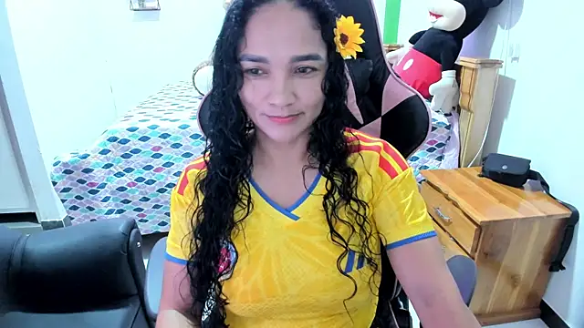 Snapshot of rayza_mature_154 chatting on 06-07-26, 06:35 rayza mature 154 online show from 06-07-26, 06:35