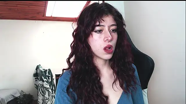 SuzzyyM online show from 12-18-24, 02:28