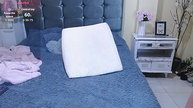 IsaBaileys  online show from 02-12-26, 02:33