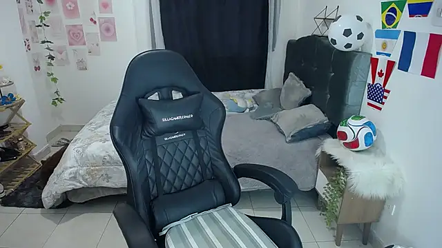 IsaBaileys  online show from 06-15-26, 04:23