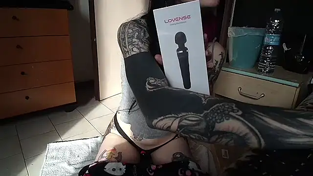 Snapshot of Honey2Bad chatting on 12-03-25, 10:47 Honey2Bad online show from 12-03-25, 10:47