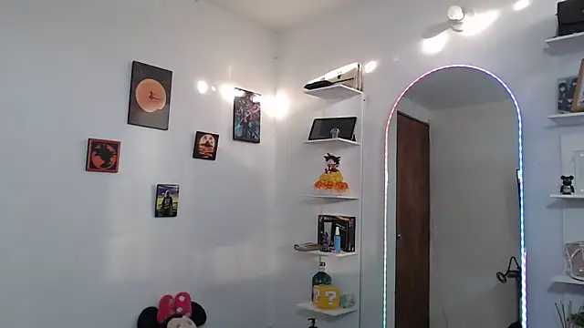 Snapshot of Honey-420- chatting on 05-23-26, 11:20 Honey-420- online show from 05-23-26, 11:20
