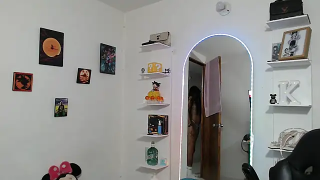 Snapshot of Honey-420- chatting on 05-30-26, 01:45 Honey-420- online show from 05-30-26, 01:45