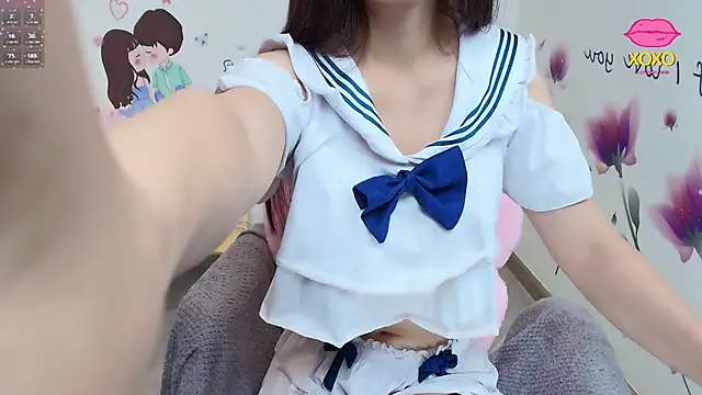 Snapshot of _Mizuki_ chatting on 10-11-25, 05:47 Mizuki online show from 10-11-25, 05:47