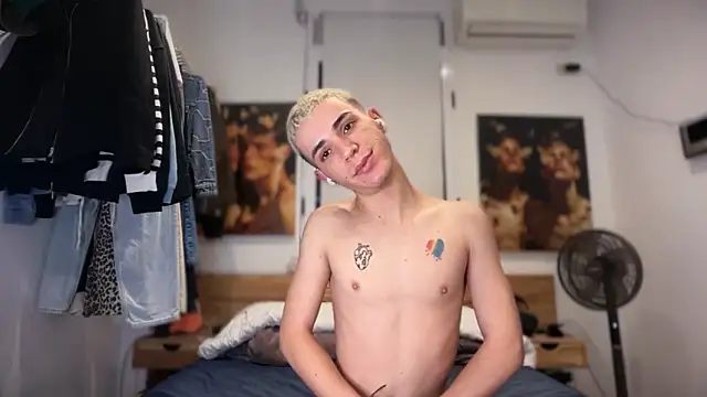 Snapshot of Cristian_Delgado chatting on 12-14-25, 07:36 Cristian Delgado online show from 12-14-25, 07:36