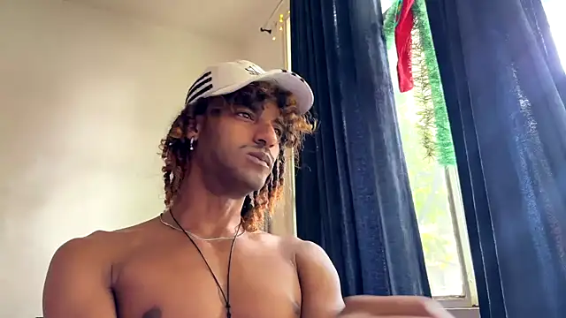 Snapshot of gerson173Hugo chatting on 11-18-25, 12:30 gerson173Hugo online show from 11-18-25, 12:30