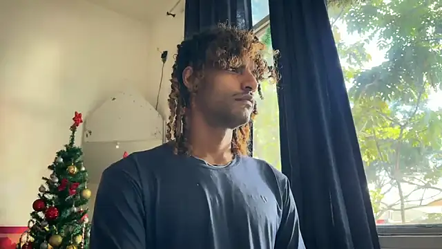 Snapshot of gerson173Hugo chatting on 11-26-25, 10:04 gerson173Hugo online show from 11-26-25, 10:04