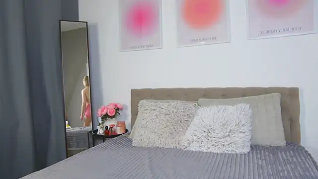 Snapshot of VioletiSwone chatting on 03-27-26, 05:27 VioletiSwone online show from 03-27-26, 05:27