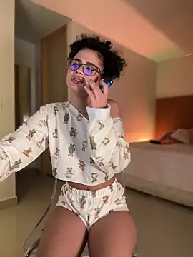 Lianh Benett online show from 02-14-25, 04:26