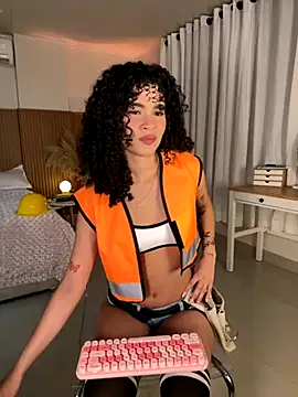 Lianh Benett online show from 11-16-25, 06:51