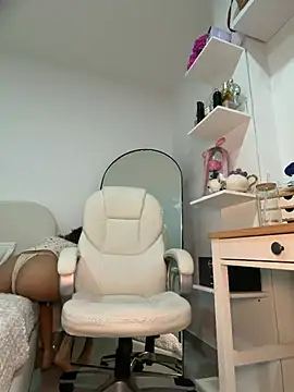 Lianh Benett online show from 05-01-26, 04:50