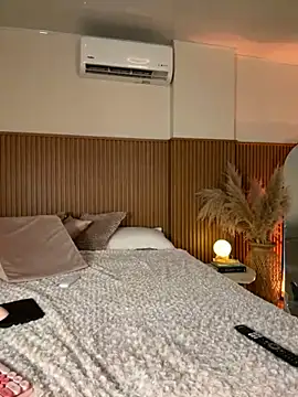 Lianh Benett online show from 11-19-25, 04:34