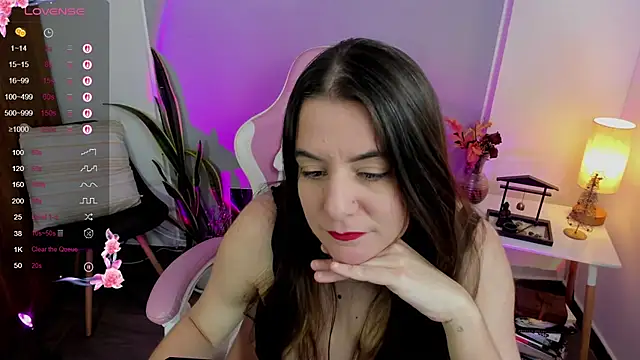 Snapshot of Tamara_m_ chatting on 11-27-25, 05:24 Tamara m online show from 11-27-25, 05:24