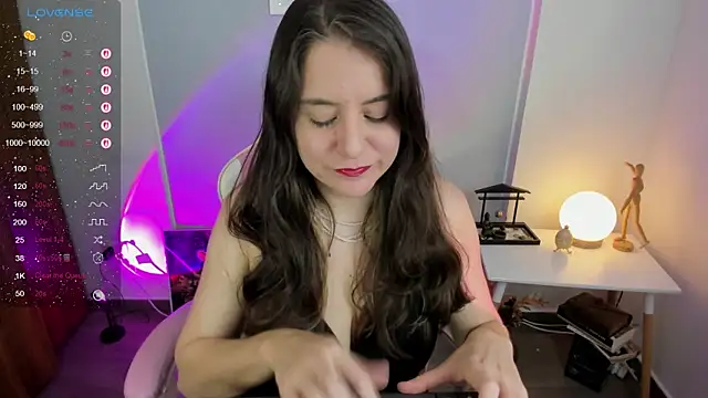 Snapshot of Tamara_m_ chatting on 05-30-26, 05:40 Tamara m online show from 05-30-26, 05:40