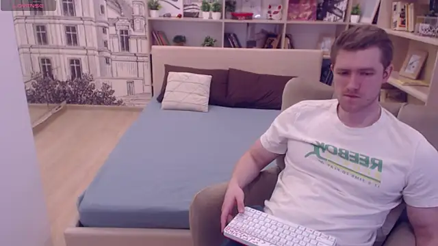Snapshot of EthanPinkman chatting on 03-19-25, 06:24 EthanPinkman online show from 03-19-25, 06:24