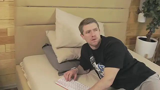 EthanPinkman online show from 11-16-25, 04:06