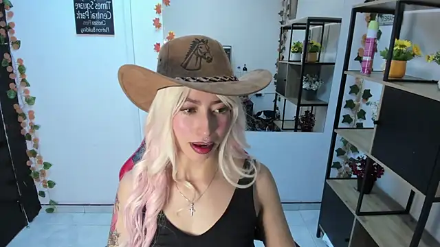 Snapshot of LilithCooperr_ chatting on 11-24-25, 10:32 LilithCooperr online show from 11-24-25, 10:32