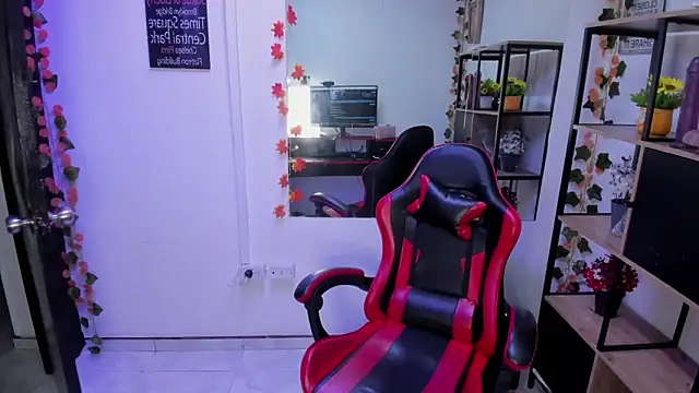 Snapshot of LilithCooperr_ chatting on 11-27-25, 10:43 LilithCooperr online show from 11-27-25, 10:43