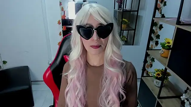 Snapshot of LilithCooperr_ chatting on 12-17-25, 10:04 LilithCooperr online show from 12-17-25, 10:04