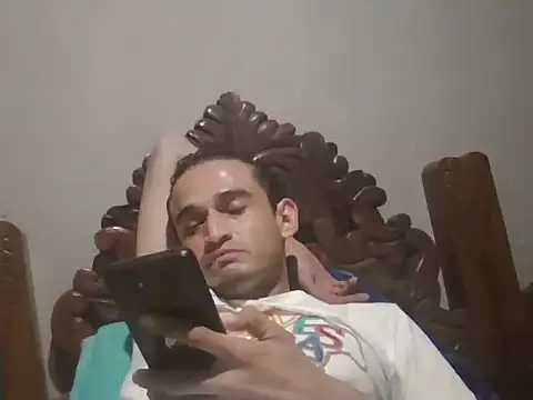 Snapshot of mapachon81 chatting on 10-31-25, 06:32 mapachon81 online show from 10-31-25, 06:32