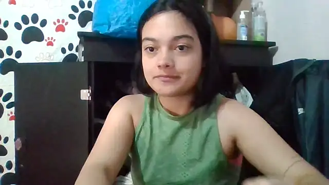 Snapshot of littlemelii chatting on 10-13-25, 12:01 littlemelii online show from 10-13-25, 12:01