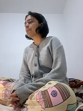 littlemelii online show from 11-21-25, 04:17