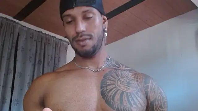 Snapshot of manolofitt chatting on 11-17-25, 05:39 manolofitt online show from 11-17-25, 05:39