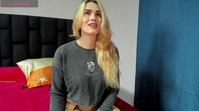Snapshot of Aurora_doll23 chatting on 03-18-25, 06:50 Aurora doll23 online show from 03-18-25, 06:50
