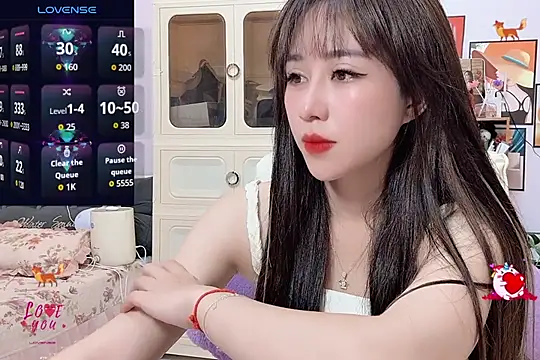 Snapshot of _LLisa_ chatting on 09-09-25, 02:32 LLisa online show from 09-09-25, 02:32