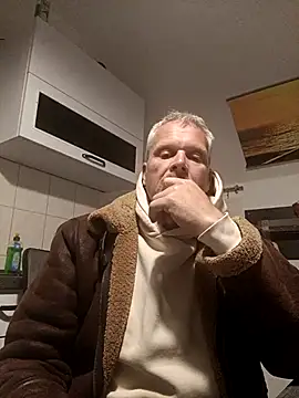 Snapshot of Heidemensch chatting on 05-21-26, 10:18 Heidemensch online show from 05-21-26, 10:18
