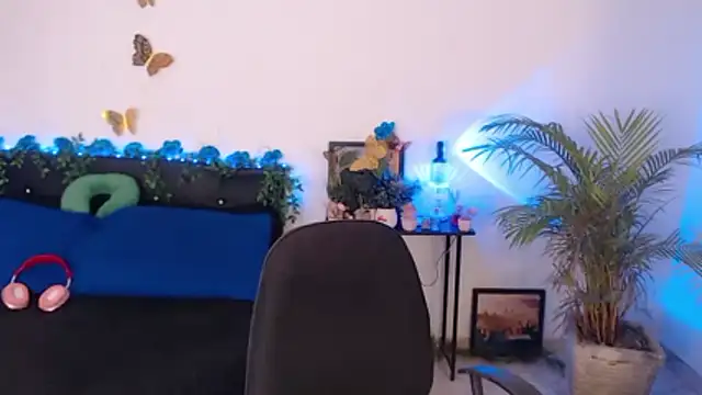 LiaScarlett online show from 04-18-26, 03:20