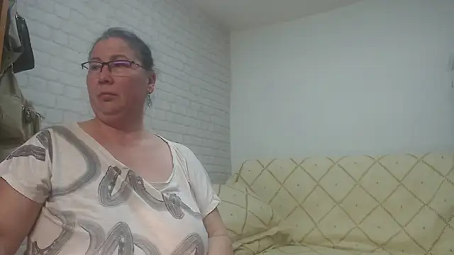 Snapshot of EmmaSquirt chatting on 02-13-25, 09:27 EmmaSquirt online show from 02-13-25, 09:27