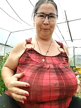 Snapshot of EmmaSquirt chatting on 06-02-26, 10:48 EmmaSquirt online show from 06-02-26, 10:48