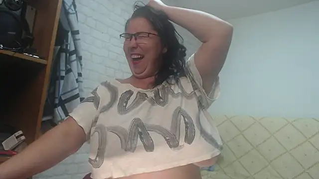 Snapshot of EmmaSquirt chatting on 10-17-25, 06:06 EmmaSquirt online show from 10-17-25, 06:06